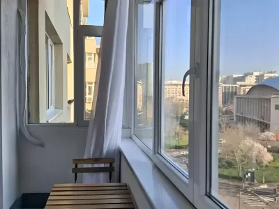 balcon cu banca de lemn apartament inchiriere Sector 1, București
